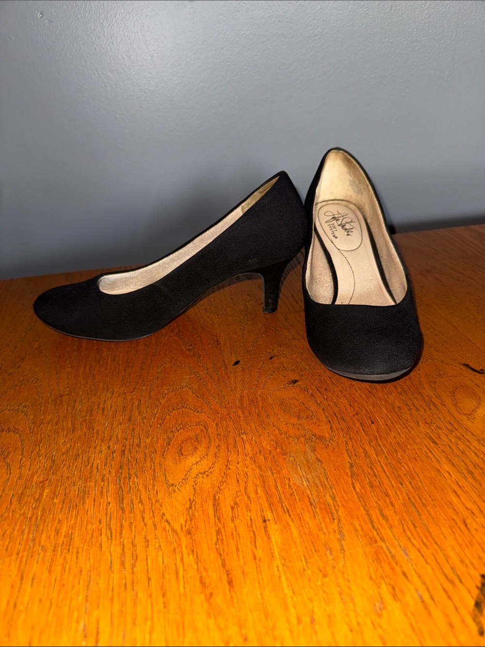 Life Stride Classic Black Mid Heel Pumps - Women Sz 7.5